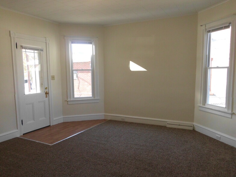 Building Photo - 205 E Pine St