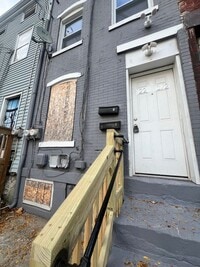 Building Photo - 22 1/2 Seward Ave