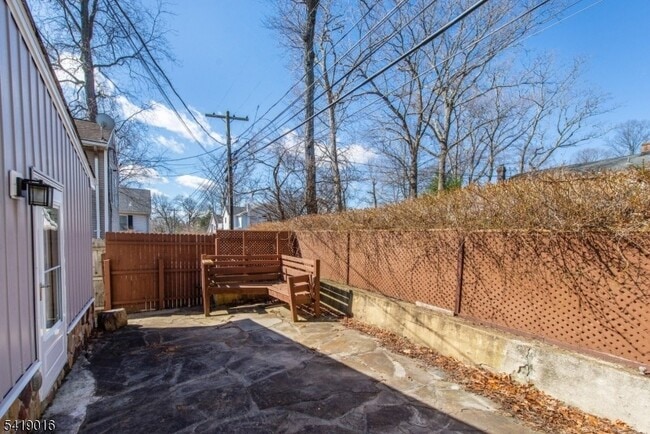 Building Photo - 25 Lake Rd