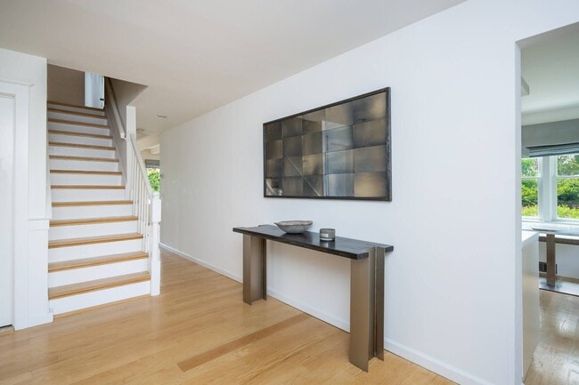 Building Photo - 869 Head of Pond Rd