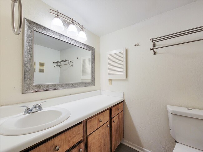 Building Photo - 8435 Hearth Dr