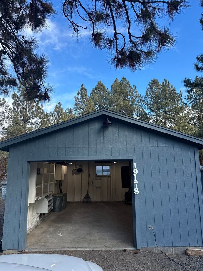 Building Photo - Completely Remodeled Home on 1 Acre in DRW