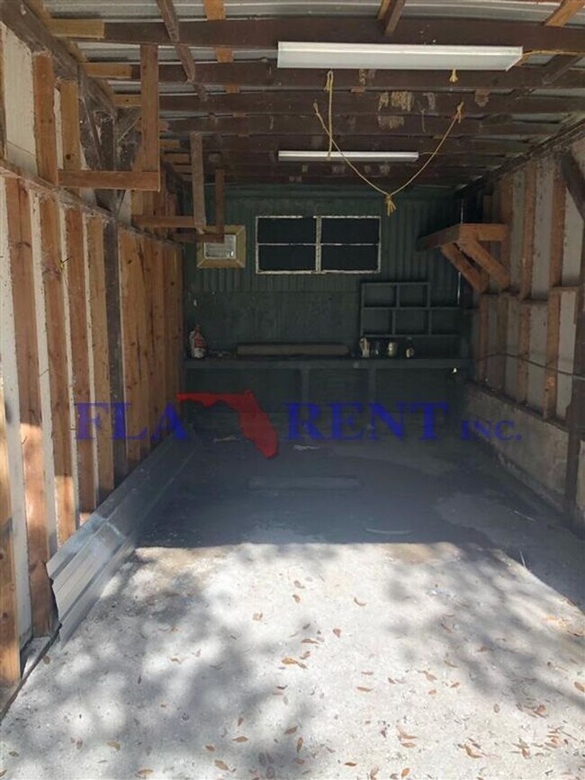 Building Photo - **3/1 Mobile home in Christmas/SR 50**