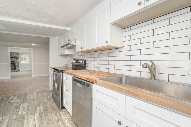 Building Photo - Charming 3BD, 2BA Raleigh Home on a Large ...
