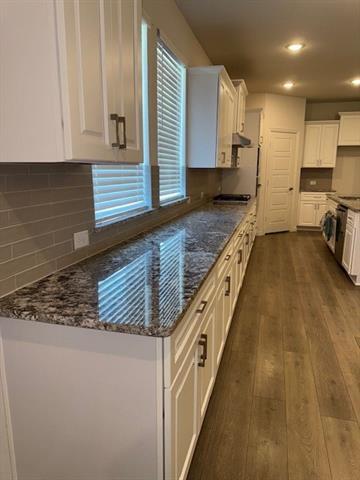Building Photo - 5534 Capilano Ct