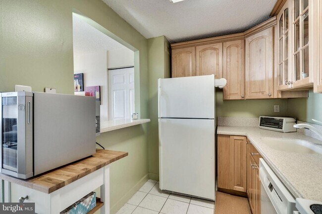 Building Photo - 1325 18th St NW