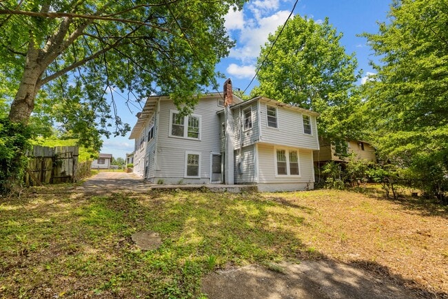 Building Photo - Spacious beautiful 5-bedroom 2 bath home