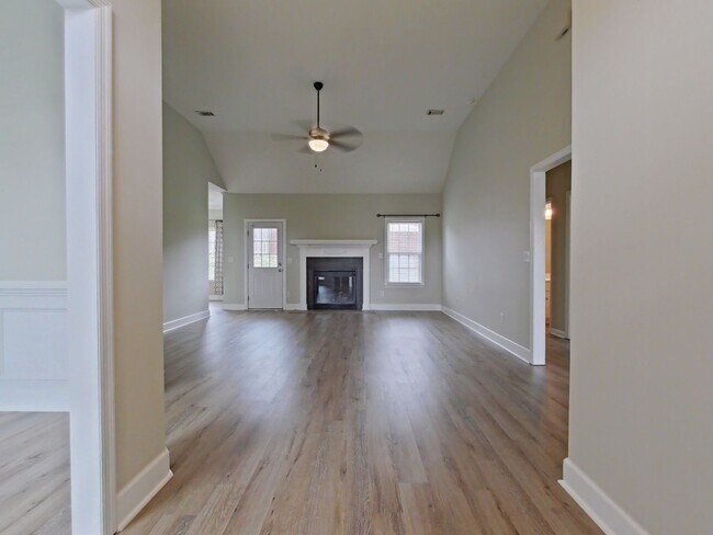 Building Photo - 4858 Somerset Dr