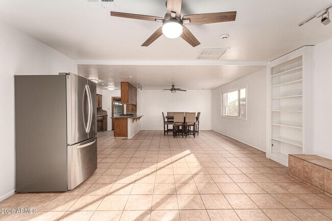 Building Photo - 2109 S Stanley Pl