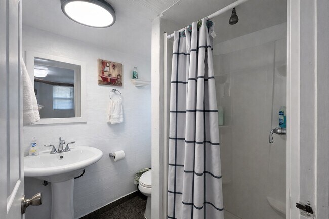 Building Photo - 4111 Oleander Dr