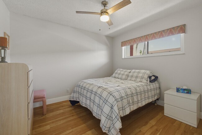 Building Photo - 371 S Hollybrook Dr