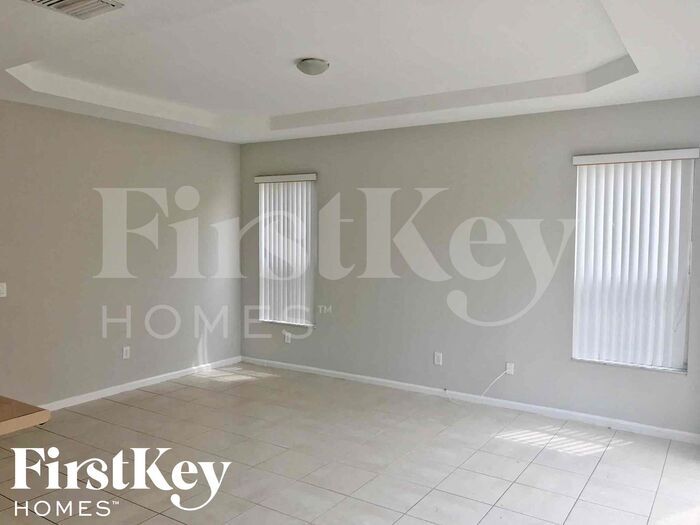 Building Photo - 2222 Portofino Ave