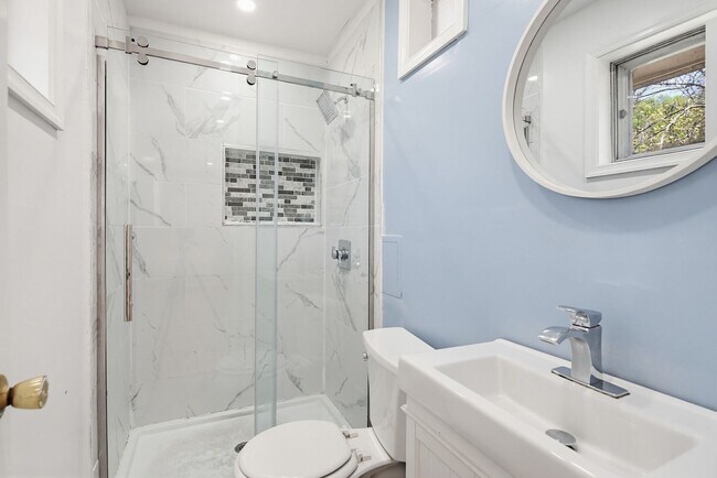 Building Photo - 9717 Hedin Dr