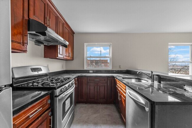 Building Photo - 2207-2209 Grand Ave