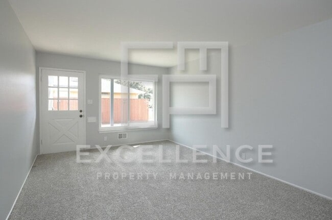 Building Photo - 2/1 Duplex with Step Down Office, 1 Car Ga...