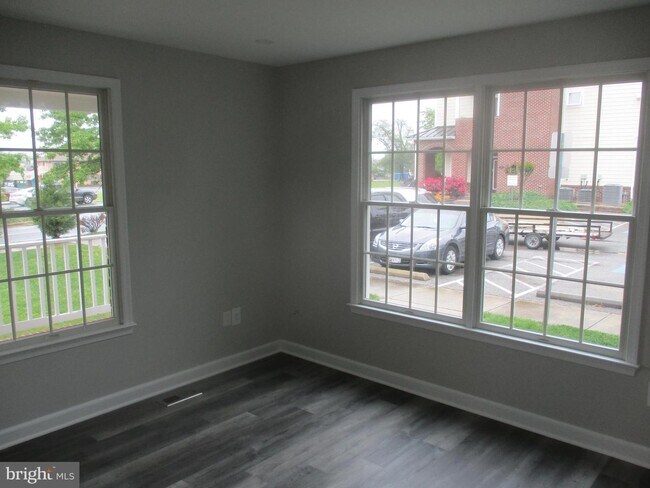 Building Photo - 114 La Grange Ave