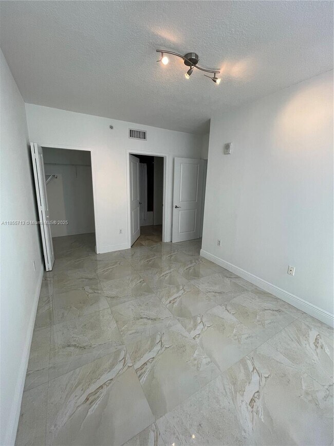 Building Photo - 170 SE 14th St