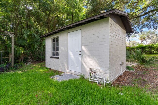Building Photo - Gardener's Paradise! 3BR Home on Oversized Lot with Shed & Greenhouse