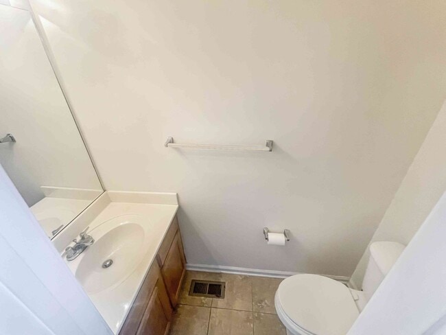 Building Photo - Alpharetta - 3BR - Finished Basement!