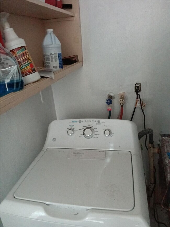 Building Photo - 120 NE 26th Ct