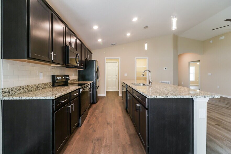 Building Photo - 6784 Hanworth Ln