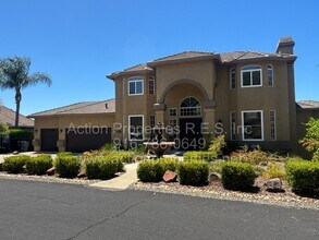 Building Photo - Gorgeous Furnished Villa Tree Lake Village Area - 4 Bed, 3.5 Bath - Beautiful Views - Spacious Pr...