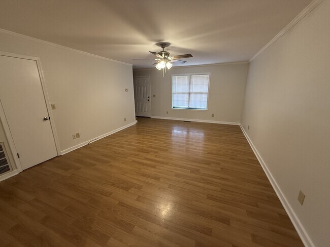 Building Photo - 1803 Thomas Ln