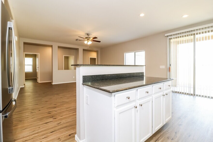 Building Photo - 6095 S 255th Dr