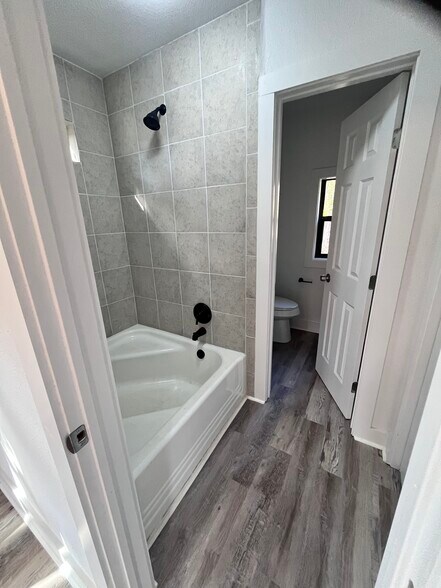 Full bath and shower with separate toilet closet - 1565 Pump Station Rd