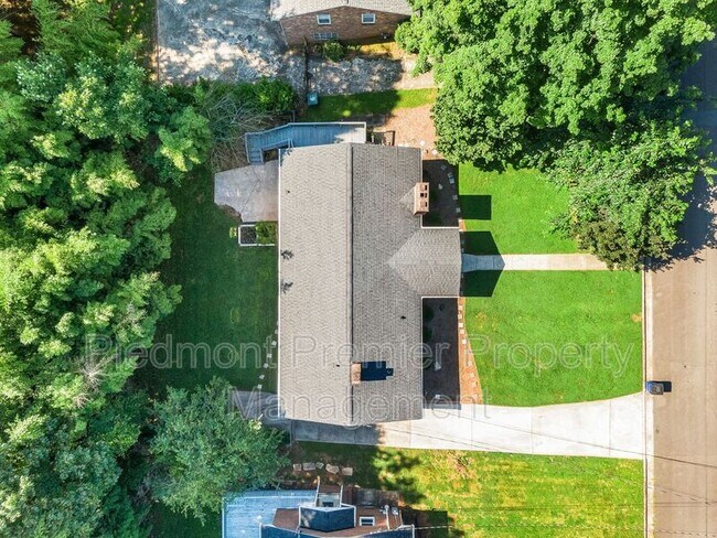 Building Photo - 1335 Pinebluff Rd
