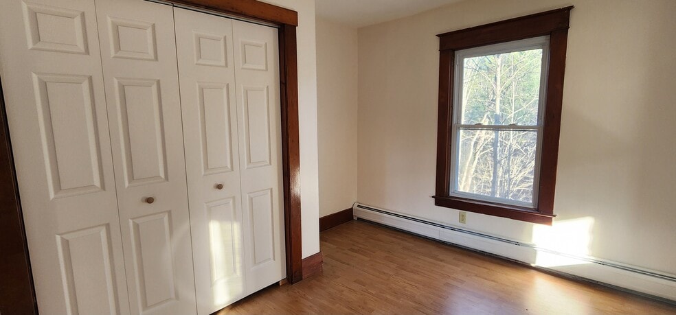 Bedroom 1 - 27 Orient St