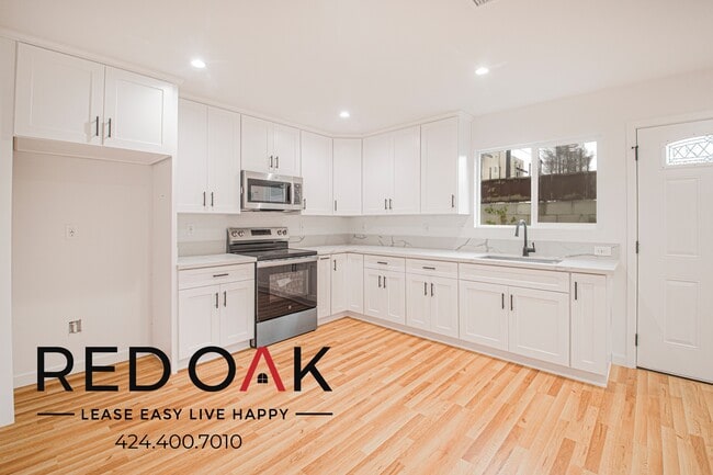 Building Photo - 856 W 47th St