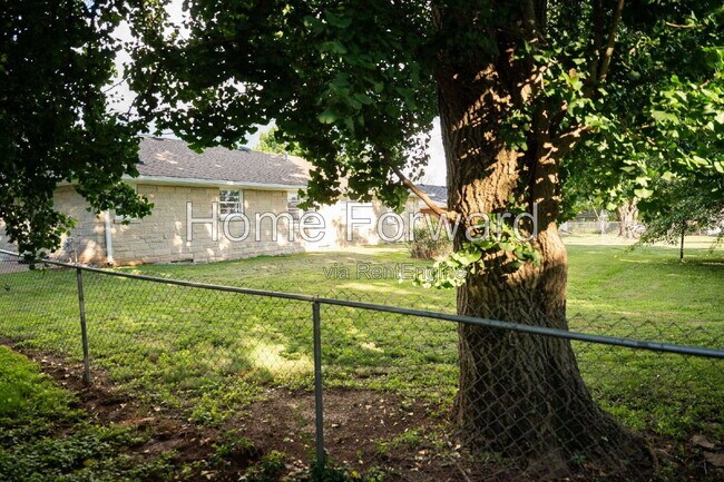 Building Photo - 517 N 3rd St