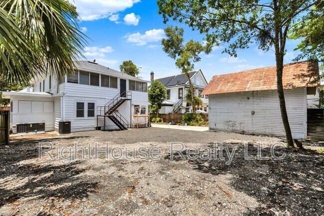 Building Photo - 611 S Grove St