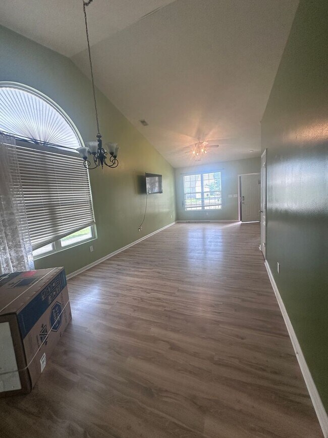 Building Photo - Bannon Crossings 3-bed, 2-bath Ranch