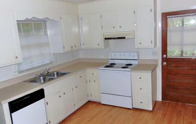 Building Photo - Great Duplex