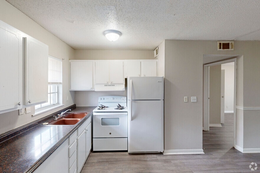 Monarch Apartments 4501 Patton Rd SW Huntsville AL 35805 Apartment