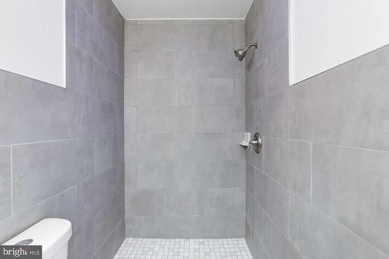 Building Photo - 811 Thayer Ave