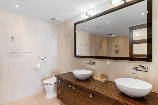 Building Photo - 5875 Collins Ave
