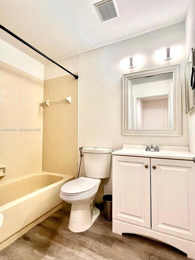 Building Photo - 1841 SW 176th Ave