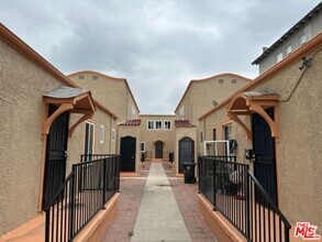 Building Photo - 840 S Catalina St