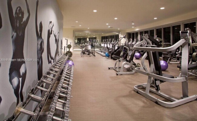 Building Photo - 495 Brickell Ave