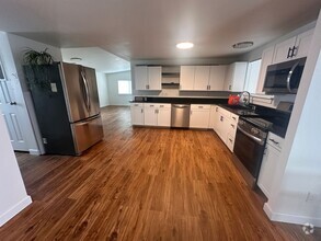 Building Photo - Remodeled and spacious home in Burbank