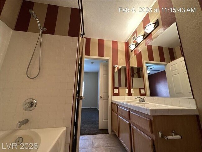 Building Photo - 1ST FLOOR UNIT IN POPULAR SILVERADO RANCH COMMUNITY!