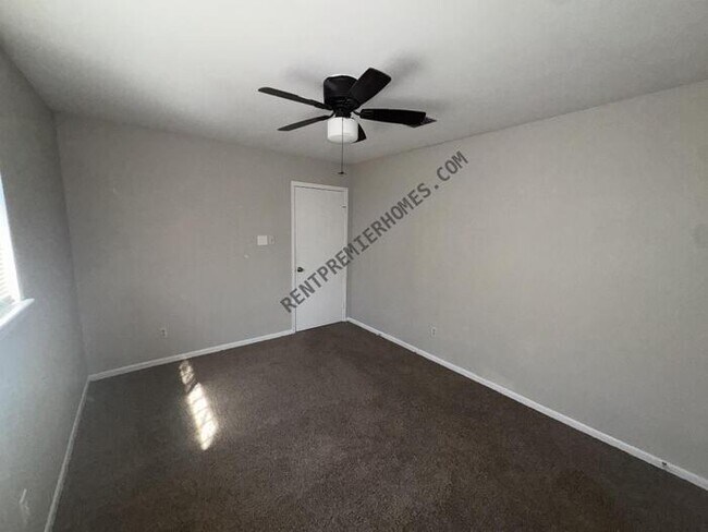 Building Photo - 403 Mistywood Dr