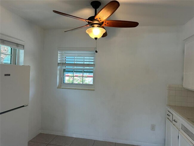 Building Photo - 1800 Pass a Grille Way