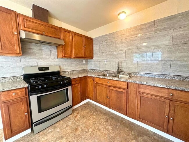 Building Photo - 2525 Dovemeadow Dr