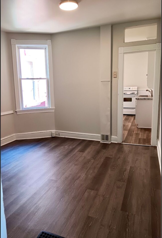Building Photo - 3BR Townhouse in Cabbage Hill - Section 8 Approved!