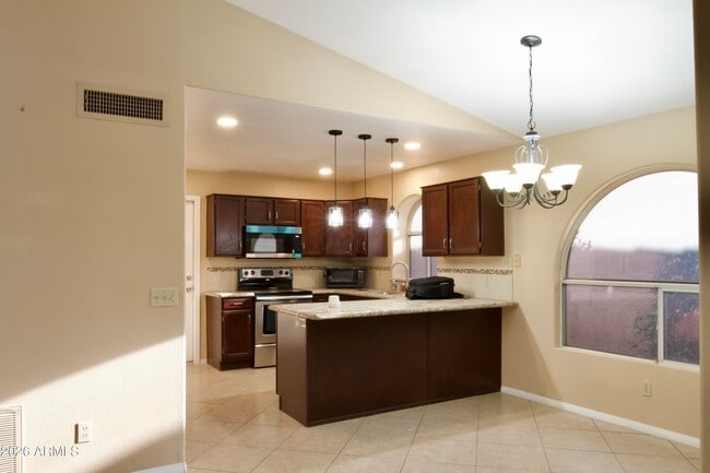 Building Photo - 7568 W Kerry Ln