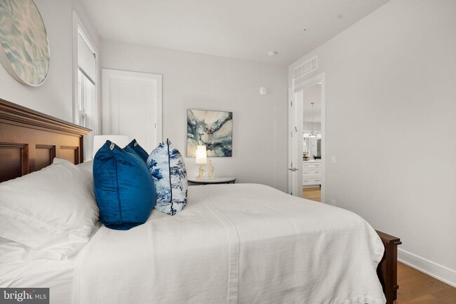 Building Photo - 43443 Croson Ln